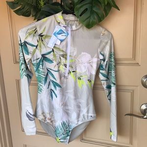 Super cute O’Neill bathing suit!